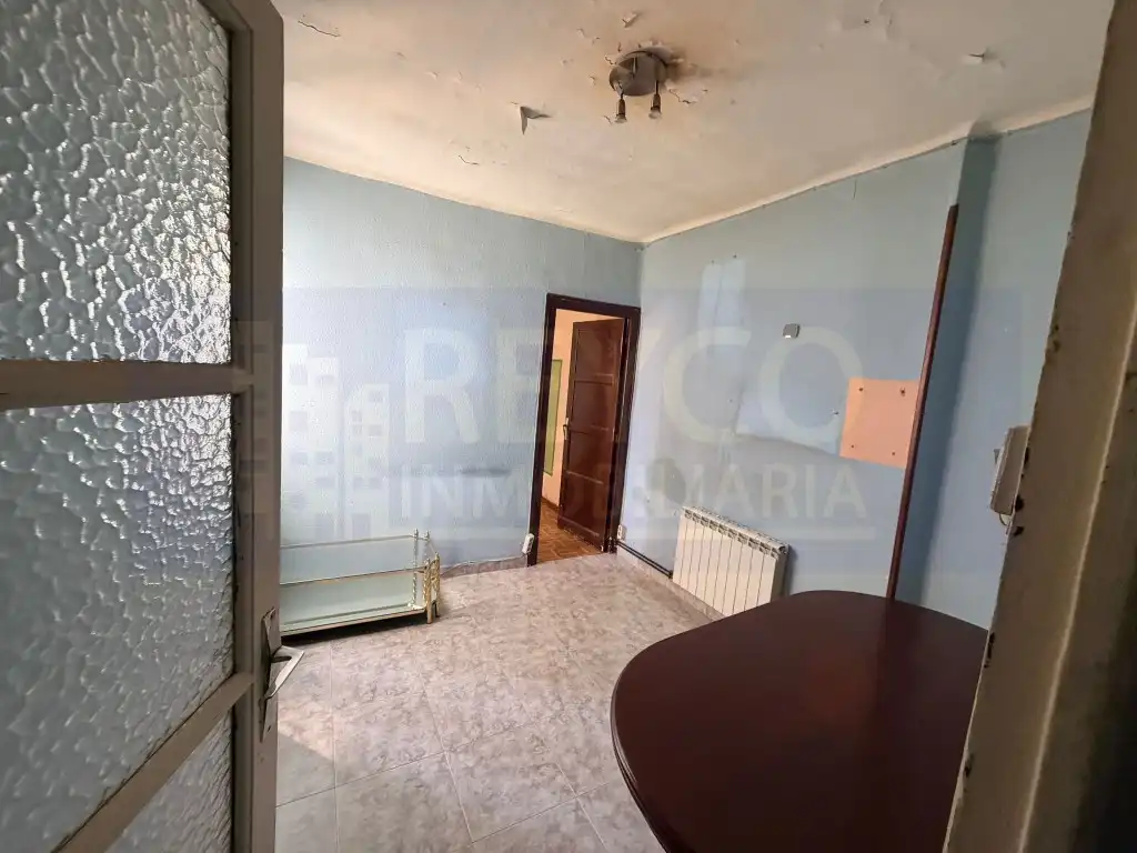 Dormitori de Apartament en venda en  Logroño
