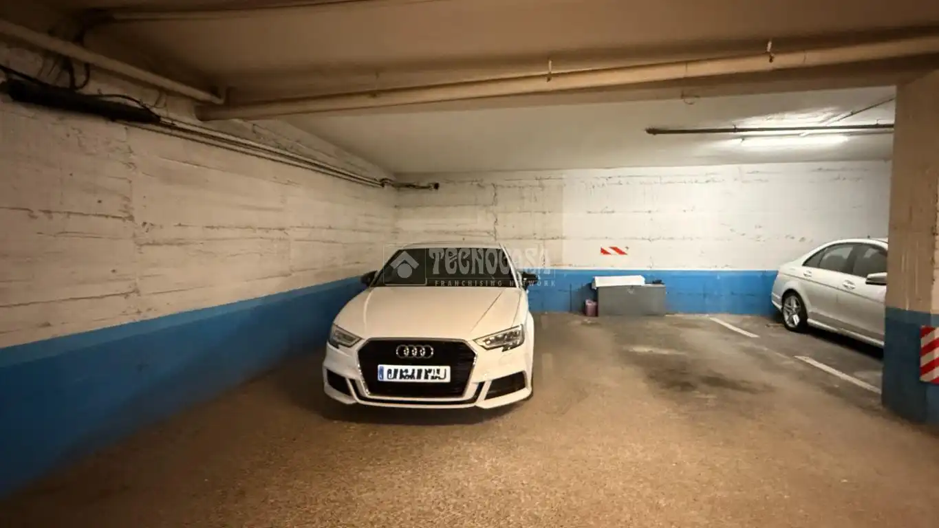 Parking de Piso en venta en Gijón  con Calefacción y Terraza