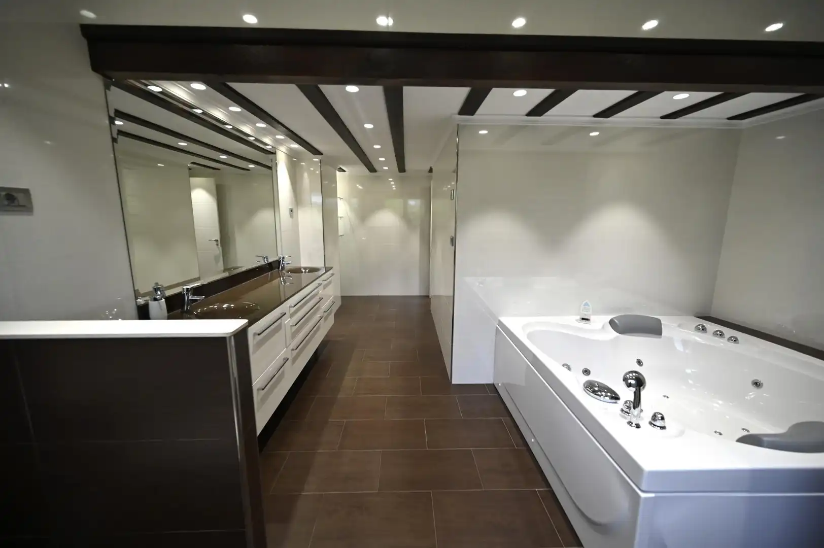 Baño de Casa adosada en venta en Loiu con Aire acondicionado, Calefacción y Jardín privado