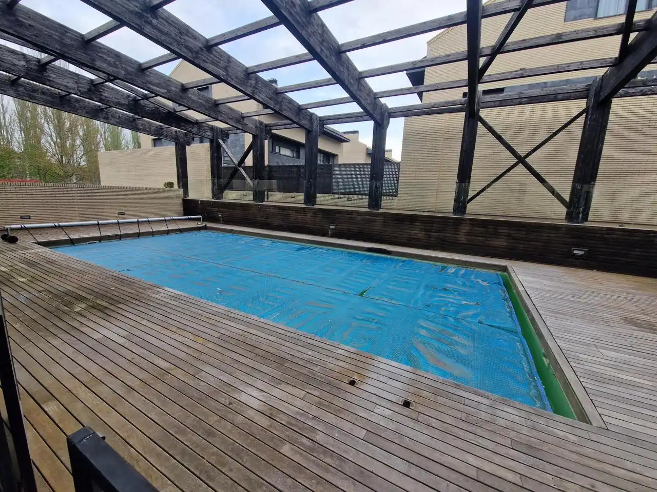 Piscina de Casa o chalet en venta en Burgos con Calefacción, Jardín privado y Trastero