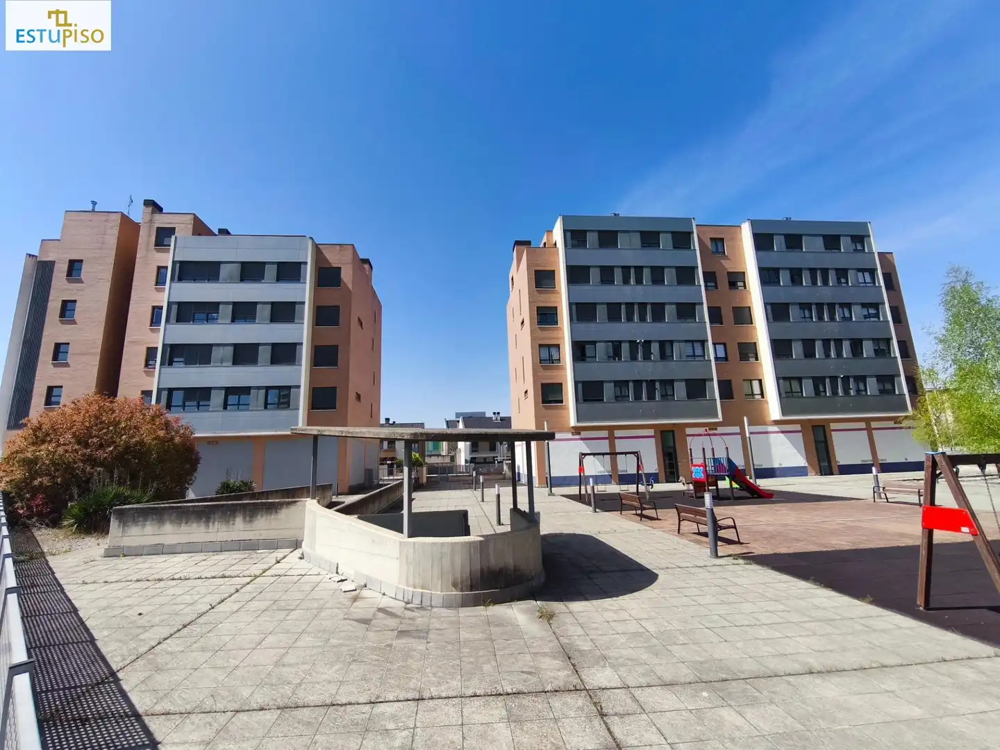 Vista exterior de Piso en venta en Vitoria - Gasteiz con Calefacción, Jardín privado y Terraza