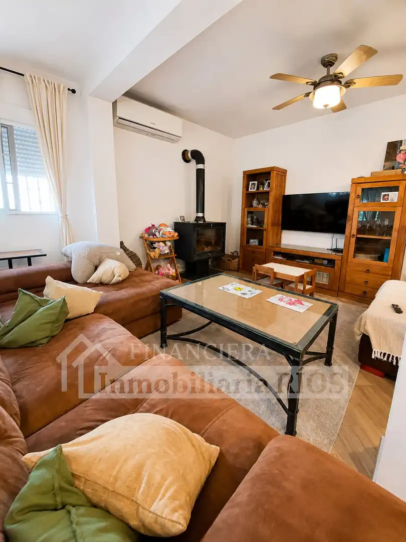 Wohnzimmer von Haus oder Chalet zum Verkauf in Alcalá de Guadaira mit Klimaanlage, Privatgarten und Abstellraum