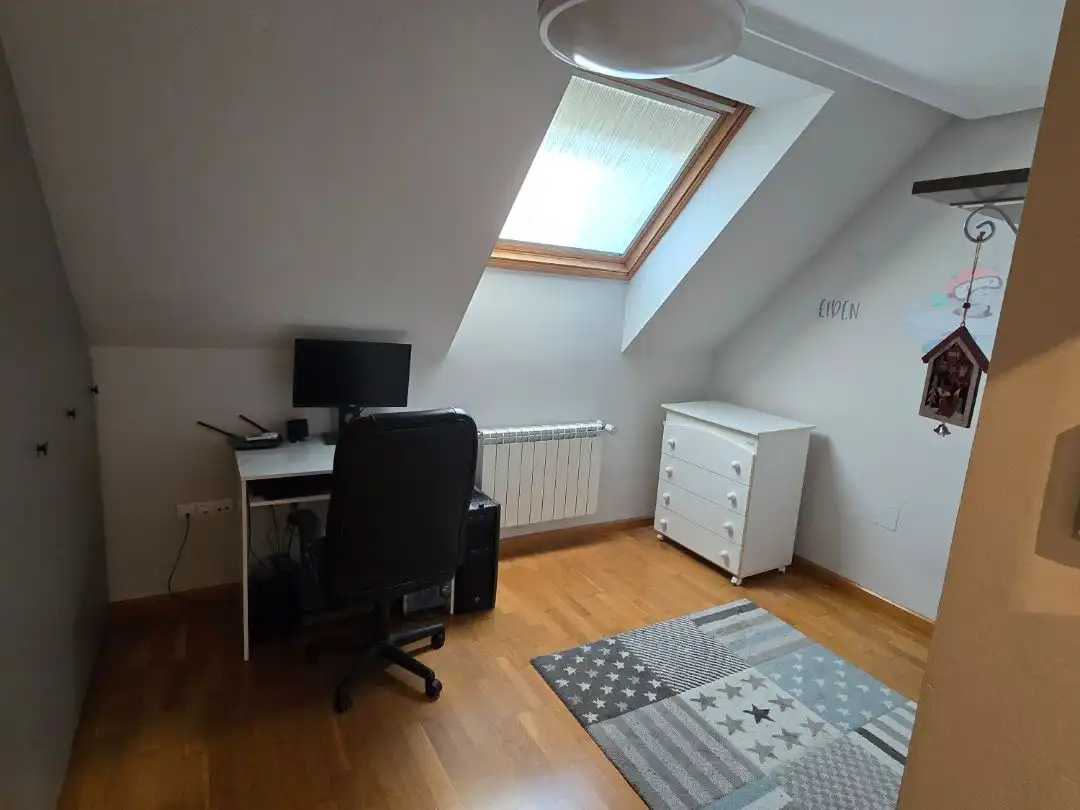Bedroom of Flat for sale in Villaquilambre, León