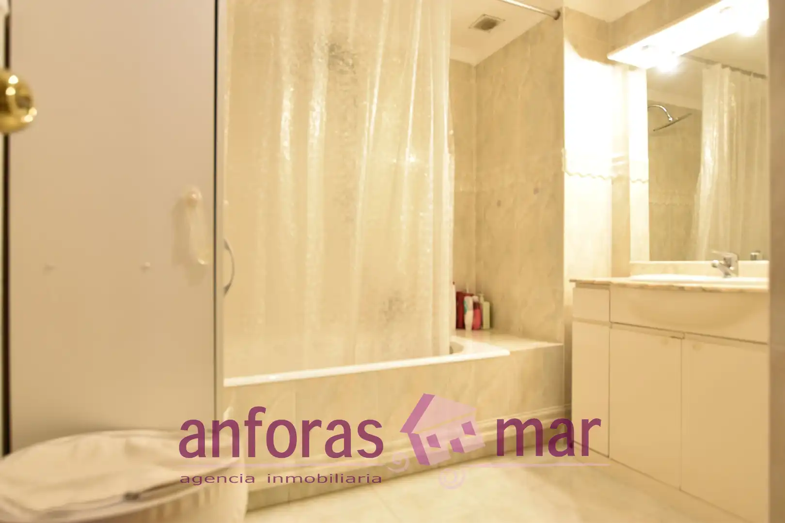 Badezimmer von Wohnung zum Verkauf in Tarragona mit Klimaanlage, Heizung und Terrasse