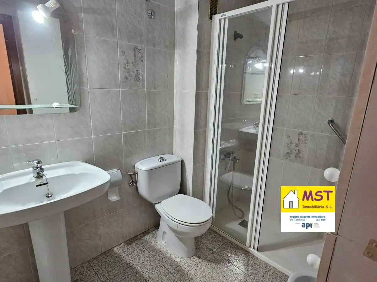 Badezimmer von Wohnung zum Verkauf in Navàs mit Klimaanlage, Heizung und Balkon
