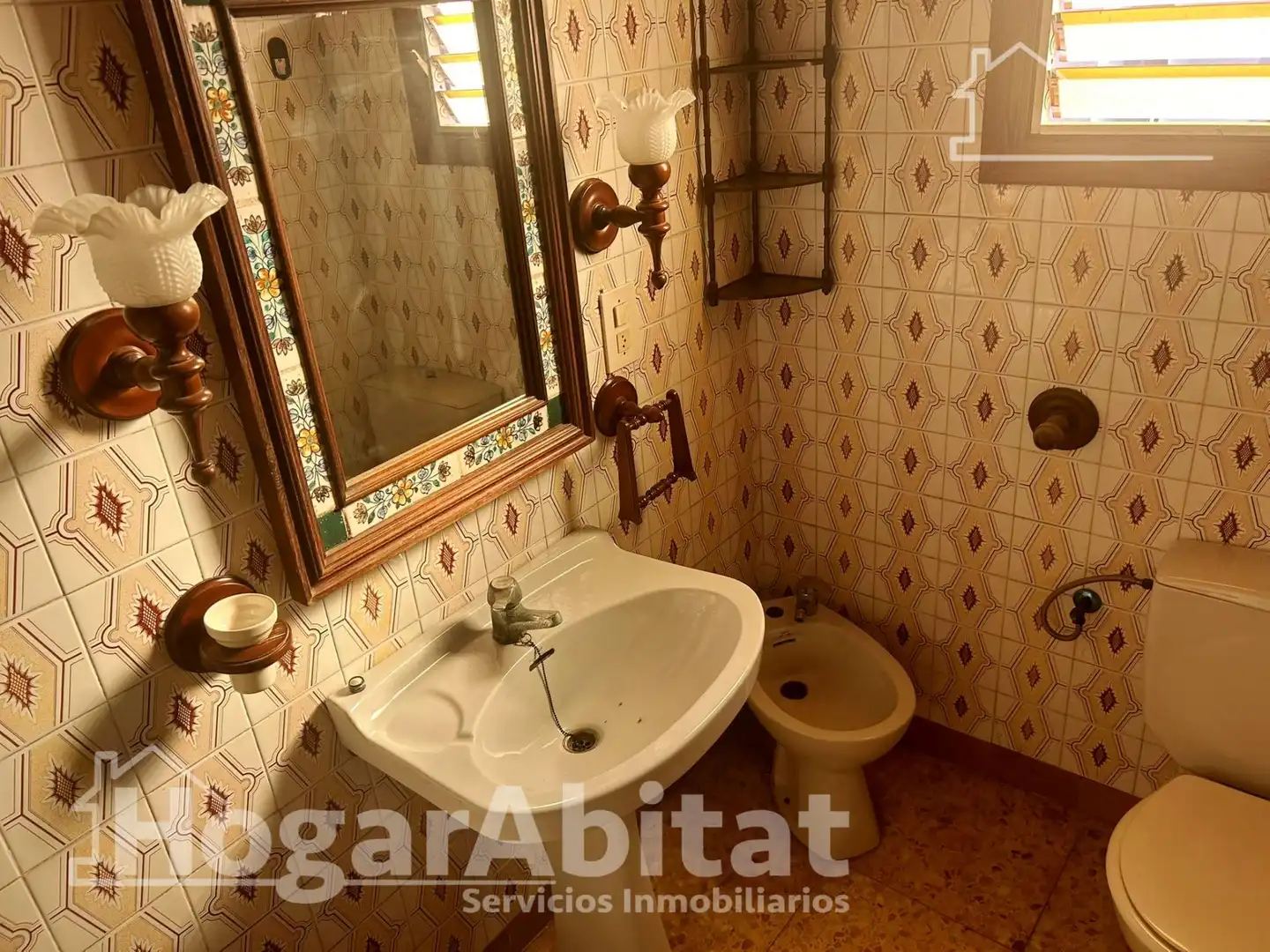 Baño de Piso en venta en Manises con Aire acondicionado, Terraza y Balcón