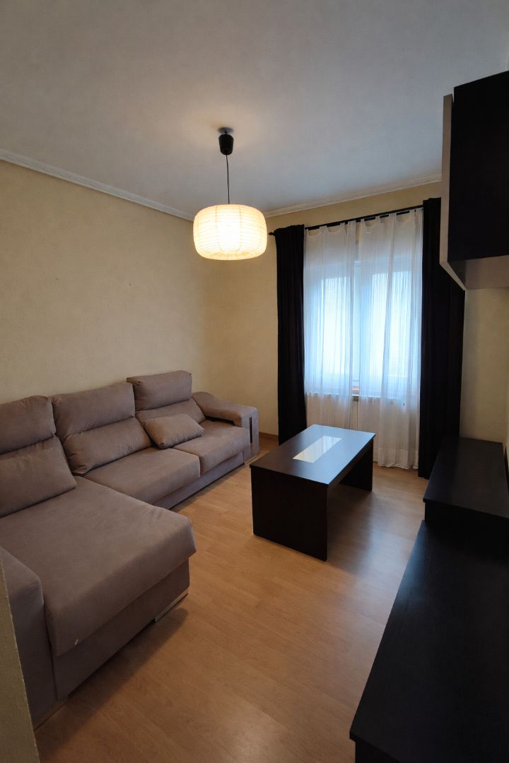 Sala de estar de Piso de alquiler en Torrelavega  con Calefacción, Amueblado y Horno