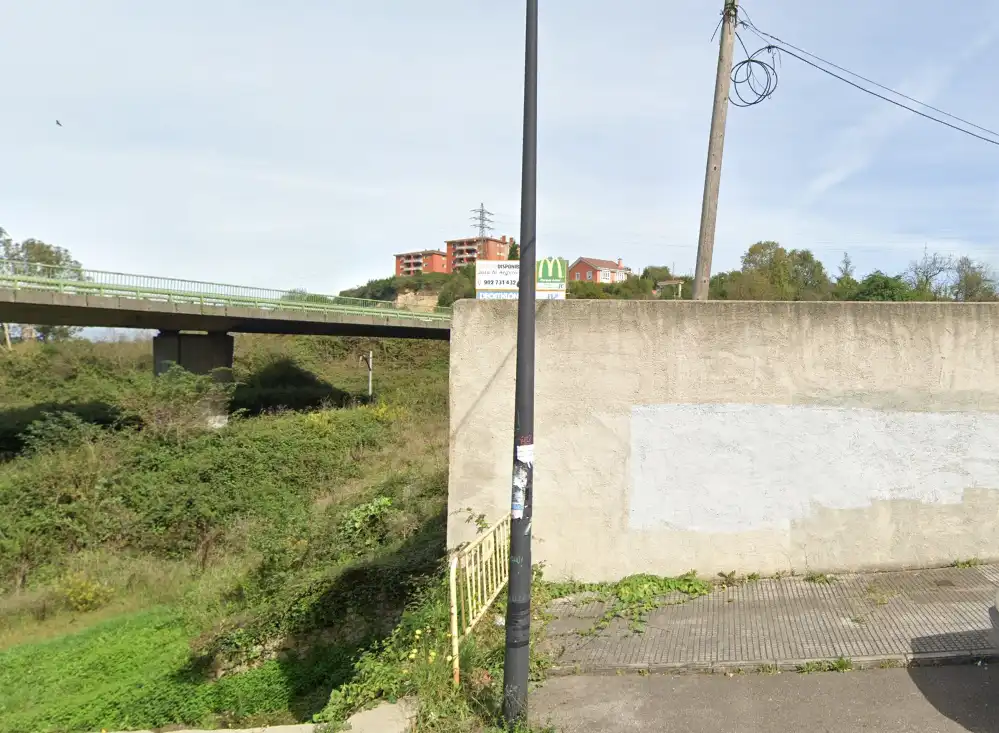 Vista exterior de Terreny industrial en venda en Avilés