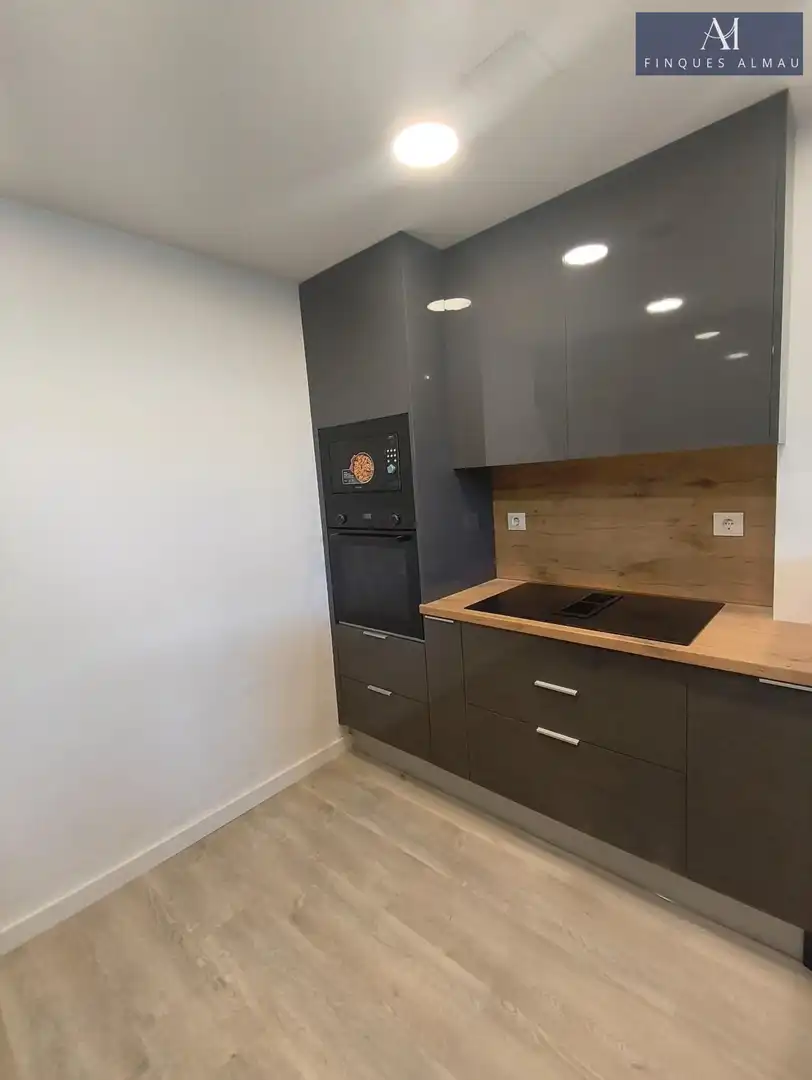 Ground floor for sale in Centre Vila, imagen 2