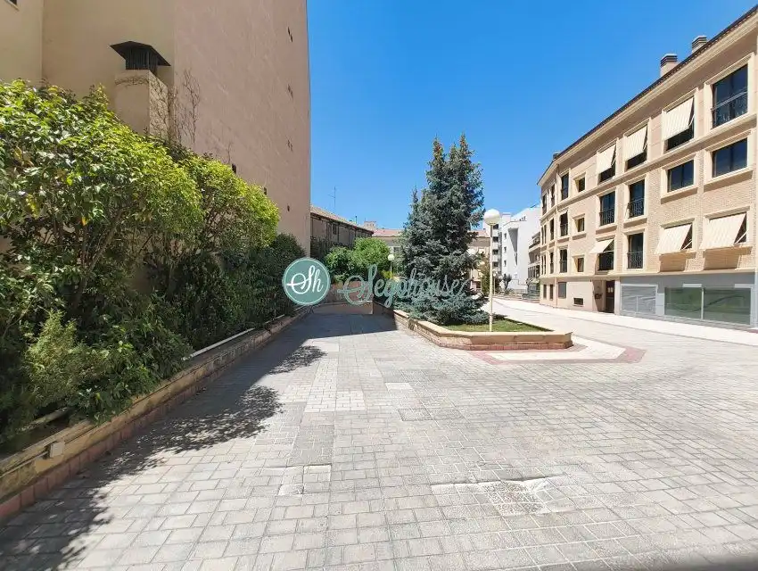 Vista exterior de Piso de alquiler en Segovia con Calefacción y Parquet
