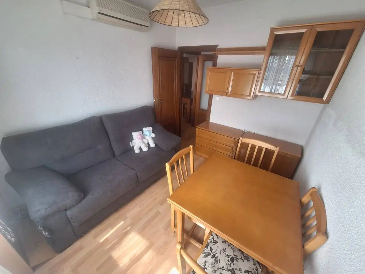 Living room of Flat for sale in Fuenlabrada  with Air Conditioner, Heating and Parquet flooring