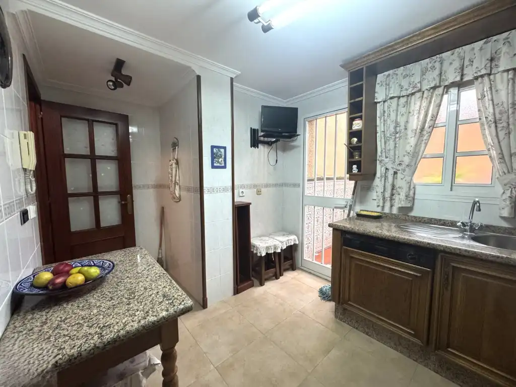 Küche von Haus oder Chalet zum Verkauf in Algeciras mit Ofen und Waschmaschine