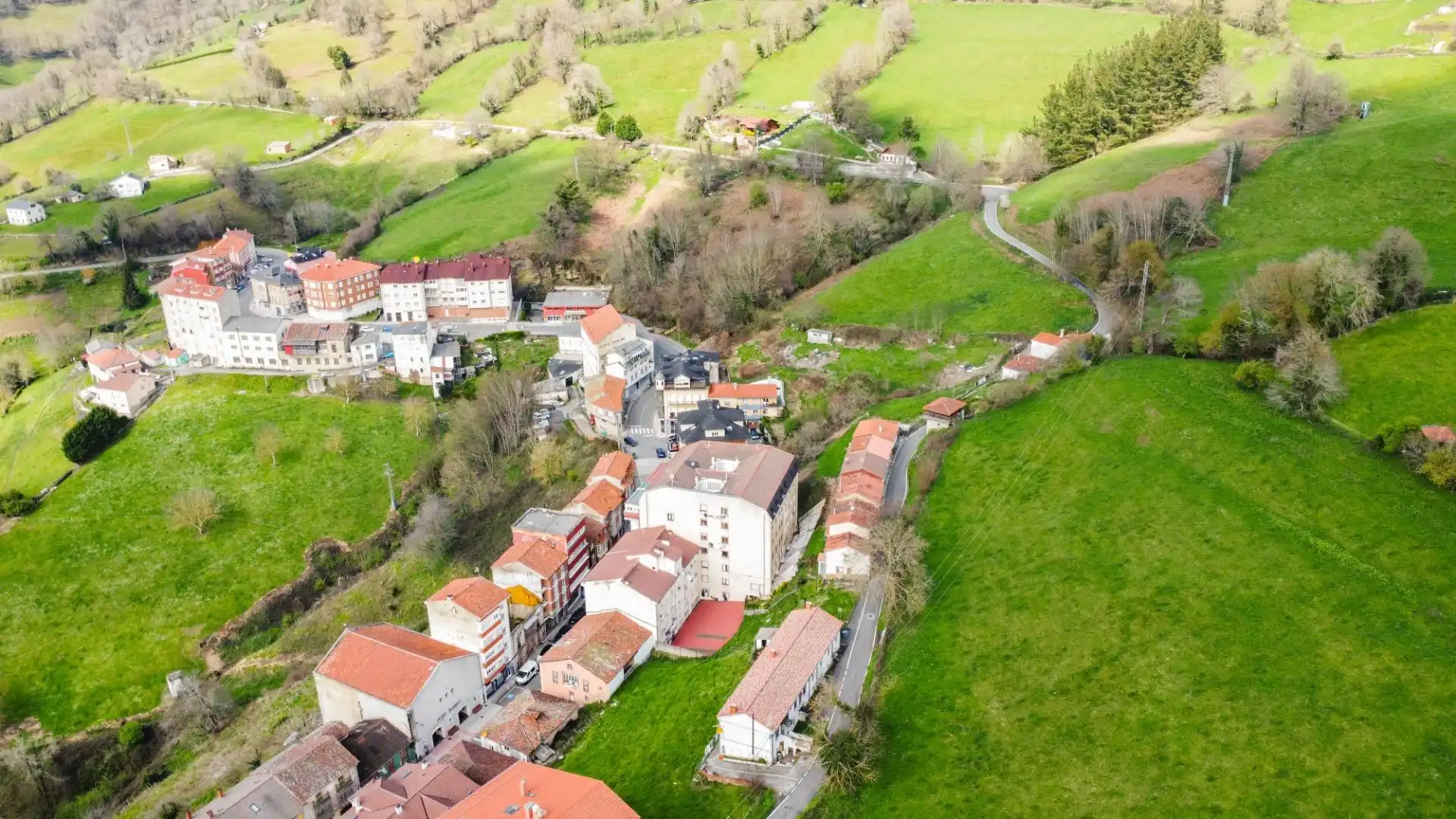 Casa adosada en venta en CIMADEVILLA, 28, Tineo