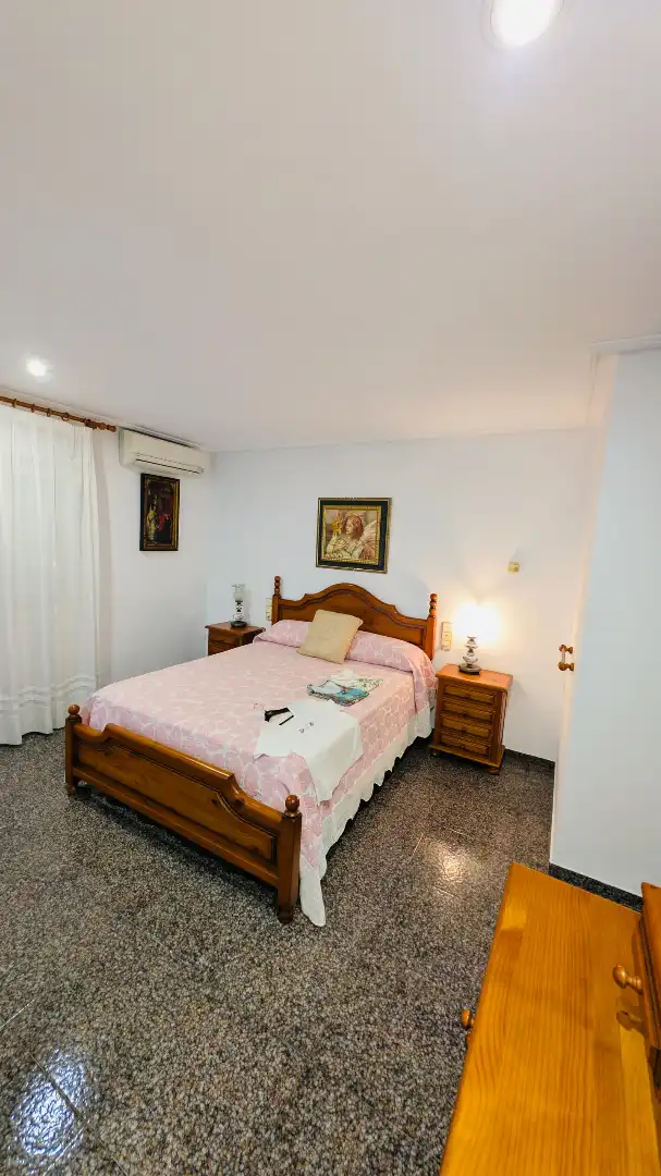 Dormitori de Casa o xalet en venda en Oliva amb Aire condicionat, Calefacció i Jardí privat