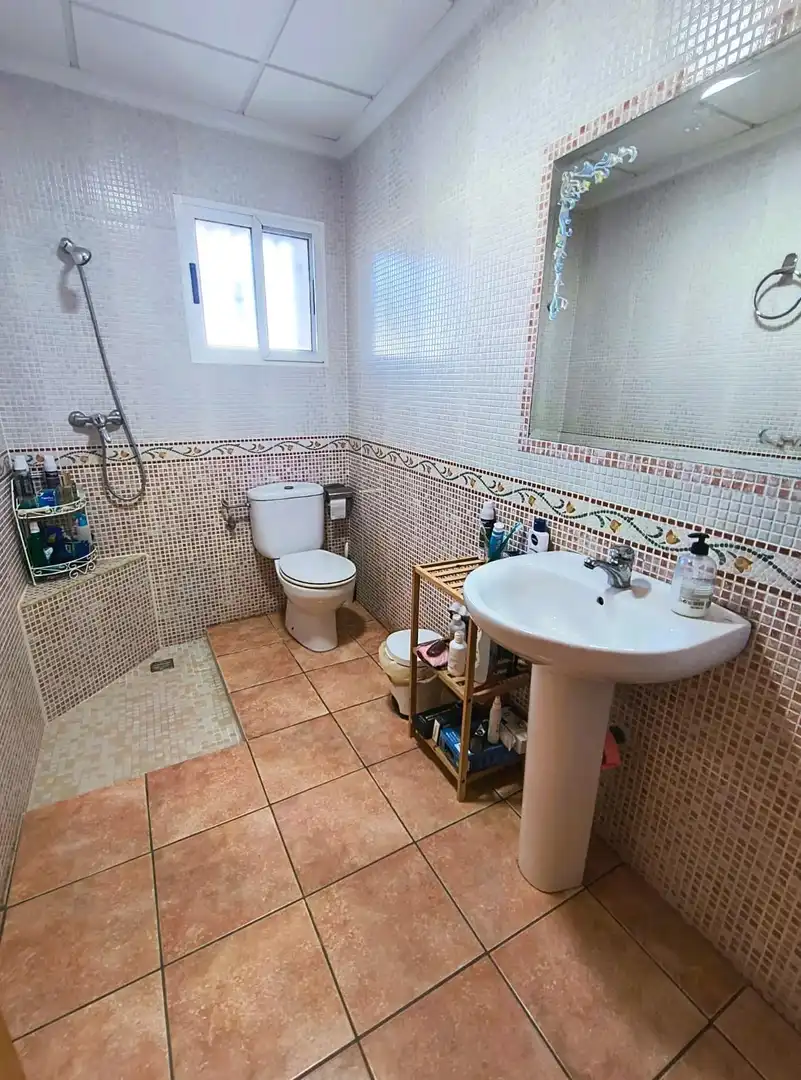 Bany de Casa o xalet en venda en Crevillent amb Aire condicionat, Jardí privat i Traster