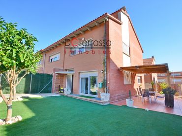 Terraced house with pool for sale in Viladecavalls