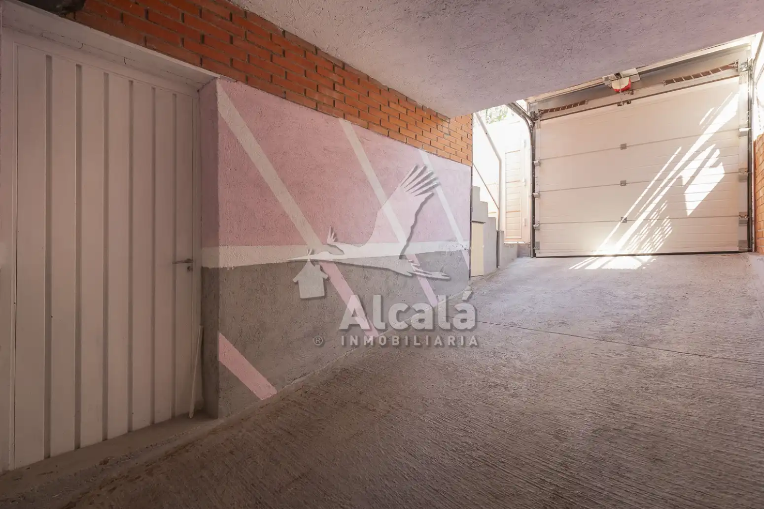 Aparcament de Casa adosada en venda en Mejorada del Campo amb Aire condicionat, Calefacció i Traster