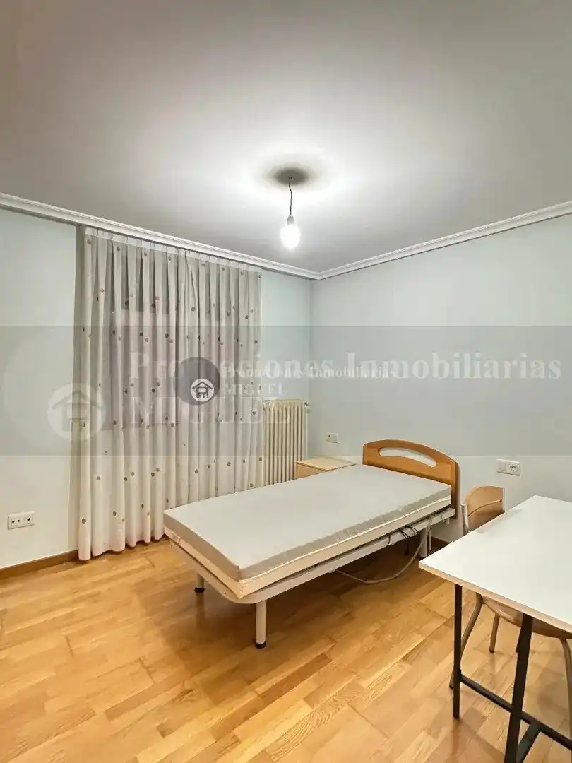 Dormitori de Apartament en venda en Verín amb Balcó