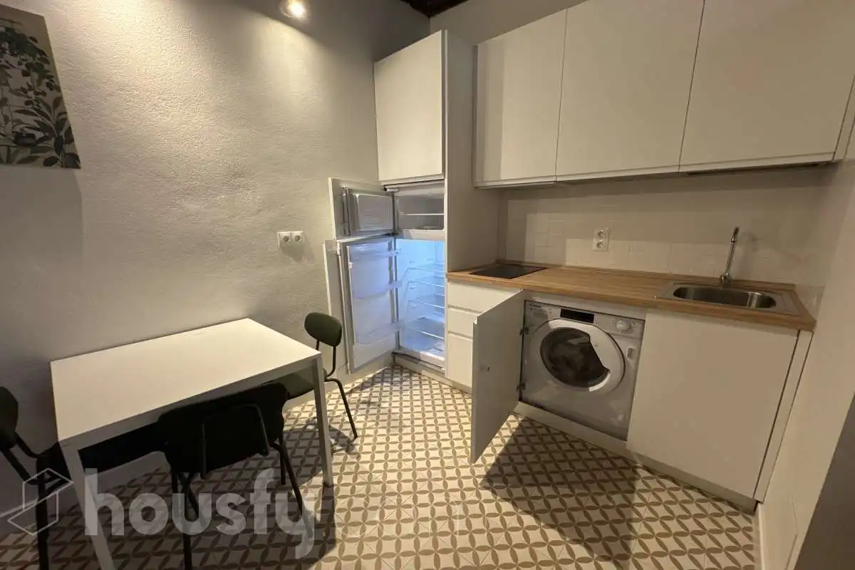 Cocina de Estudio de alquiler en Madrid con Amueblado