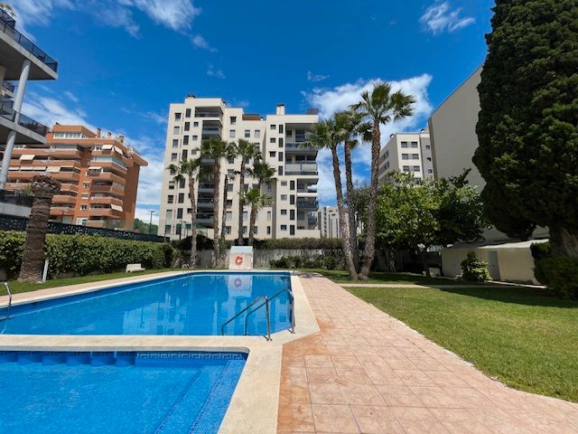 Piscina de Pis en venda en Alicante / Alacant amb Aire condicionat, Calefacció i Moblat