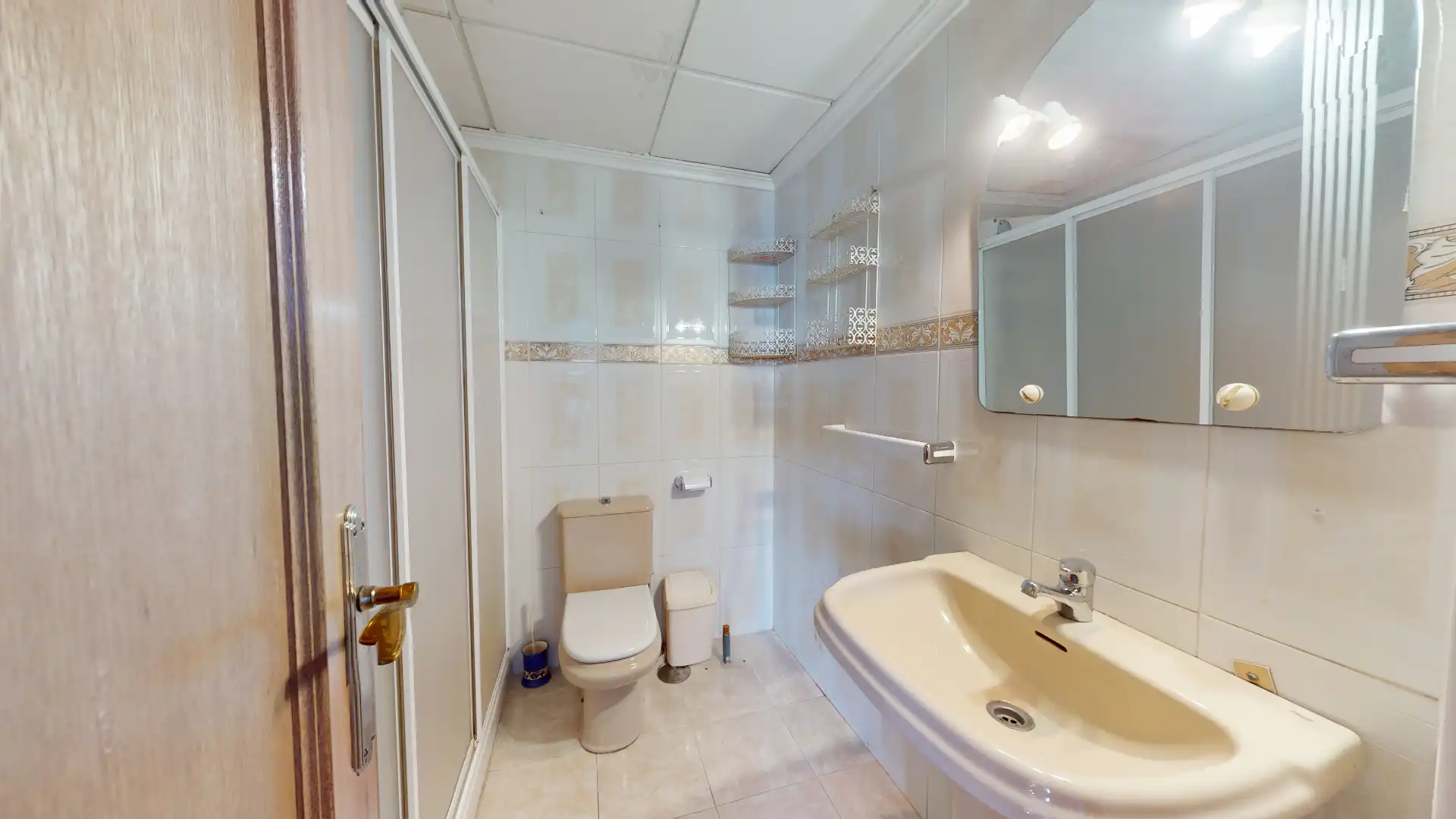 Baño de Casa adosada en venta en Elda con Aire acondicionado, Terraza y Trastero