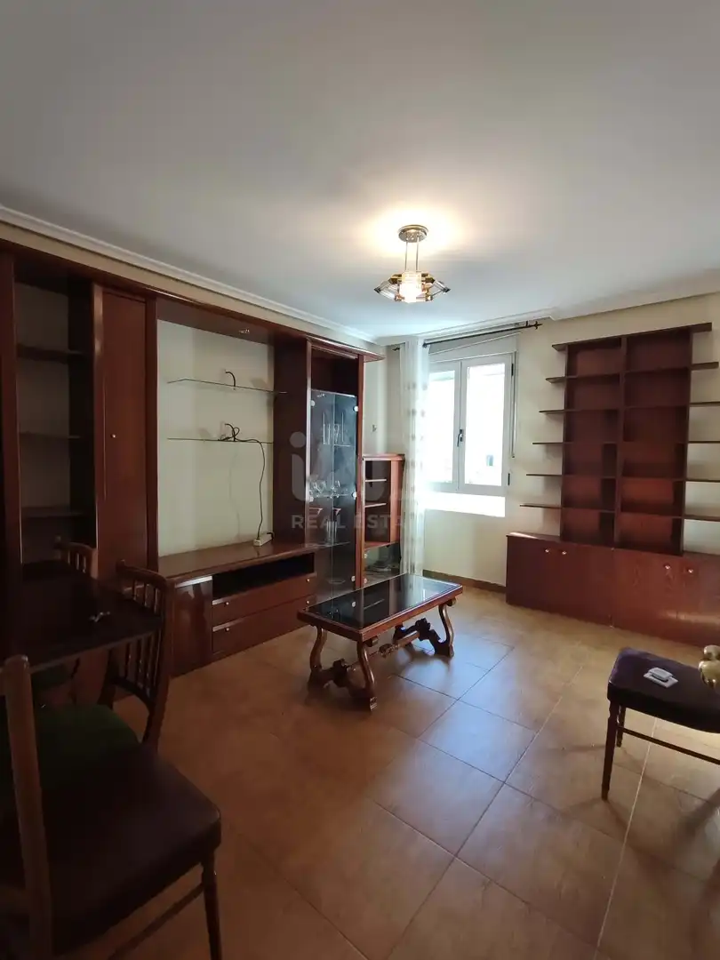 Sala d'estar de Casa adosada en venda en León Capital  amb Calefacció
