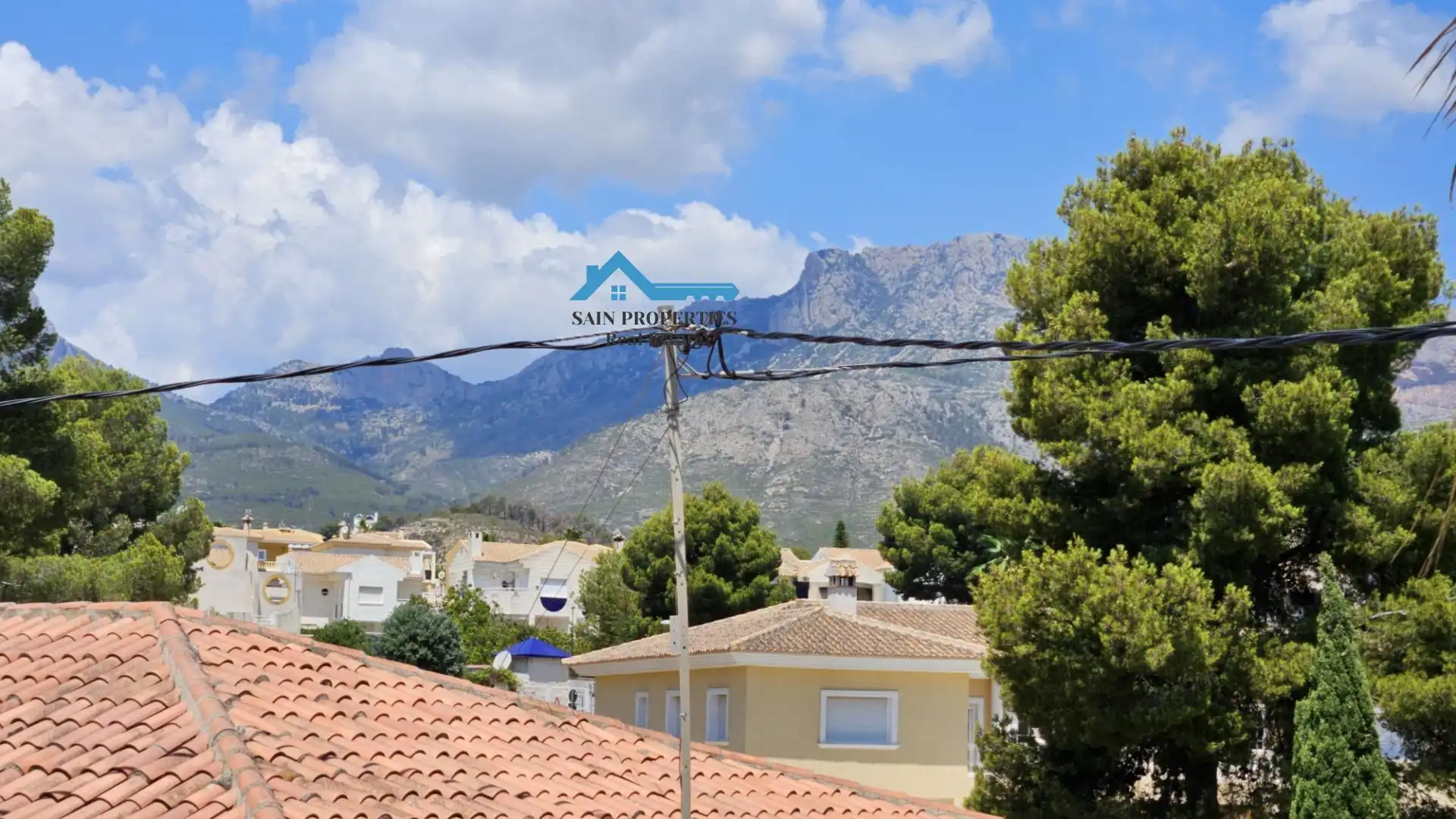 Vista exterior de Casa o xalet en venda en La Nucia amb Aire condicionat, Calefacció i Jardí privat