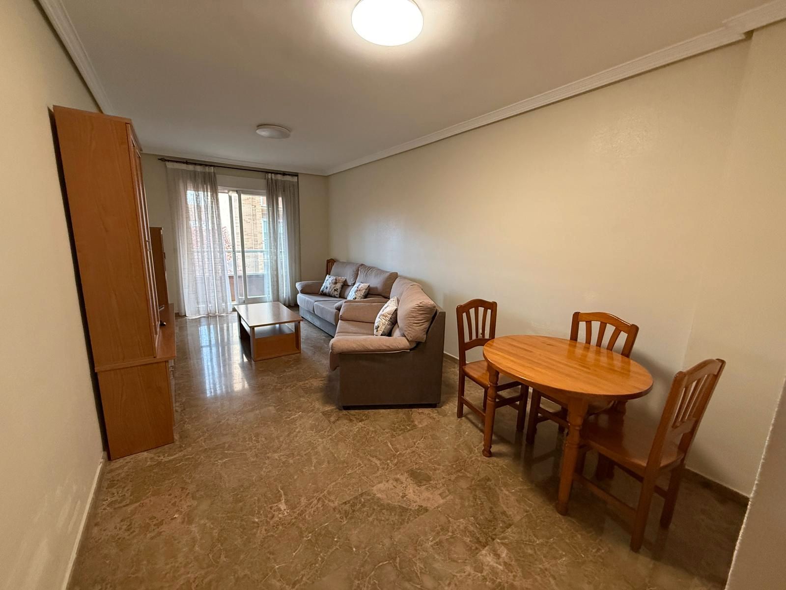 Sala d'estar de Apartament en venda en  Albacete Capital amb Calefacció, Traster i Moblat