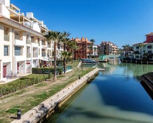 Vista exterior de Apartament de lloguer en Sotogrande amb Aire condicionat i Terrassa