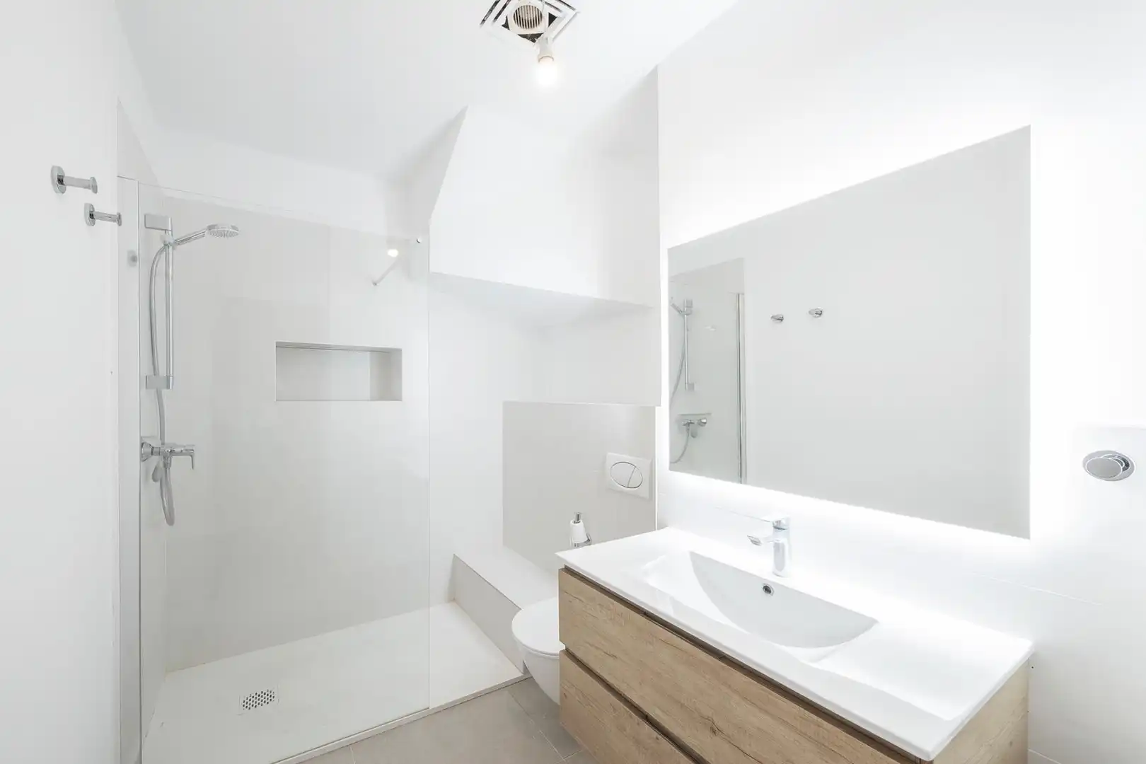 Badezimmer von Wohnungen zur Miete in  Palma de Mallorca mit Klimaanlage, Heizung und Parkett