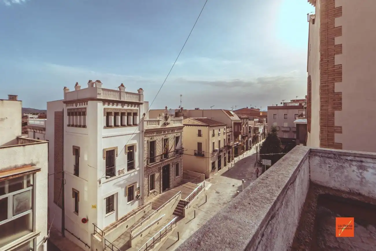 Vista exterior de Edificio en venta en Santa Bàrbara