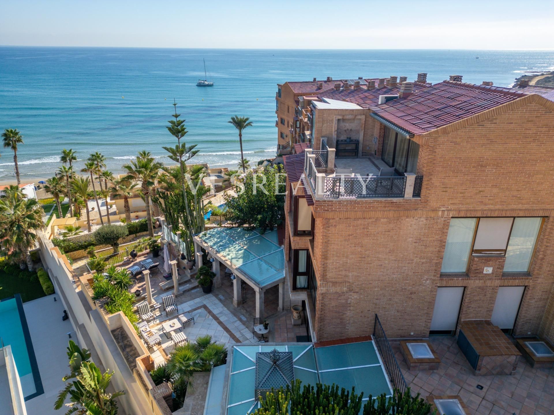 Exterior view of Single-family semi-detached for sale in Alicante / Alacant  with Air Conditioner, Heating and Private garden