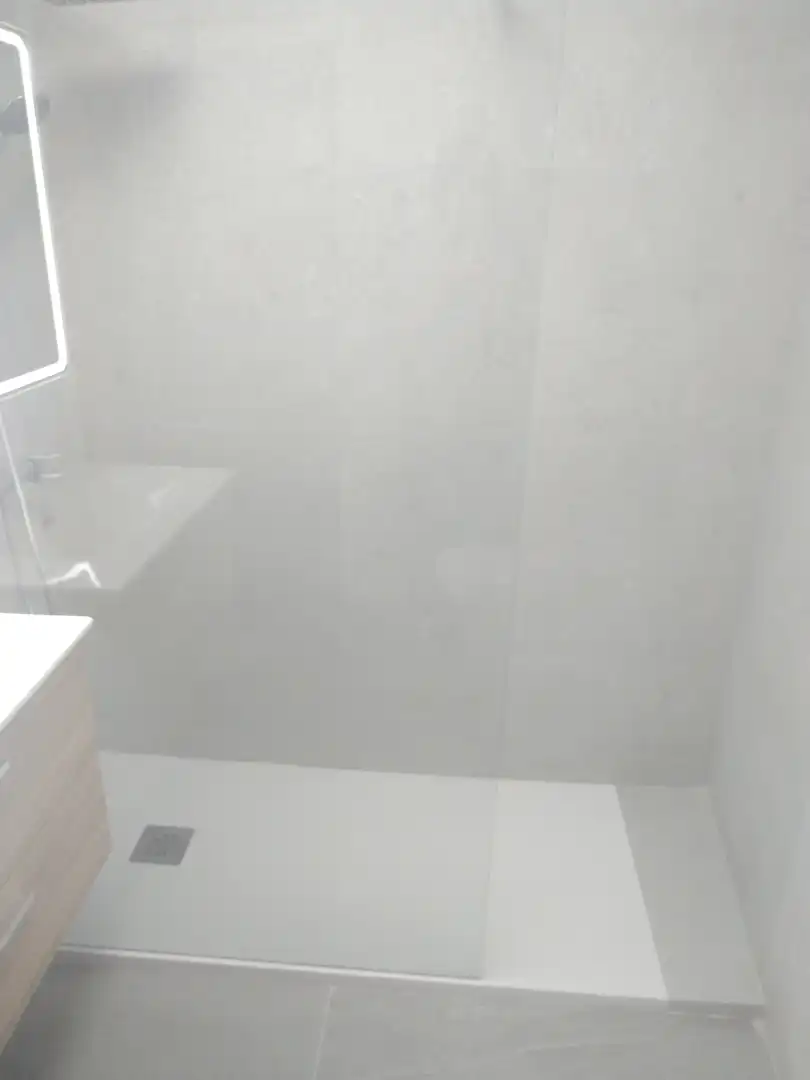Badezimmer von Wohnung zur Miete in Terrassa mit Heizung, Parkett und Ofen