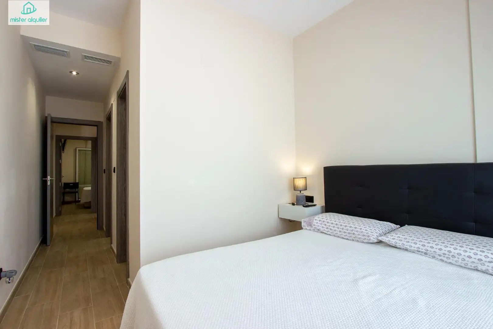 Habitación de Planta baja de alquiler en El Campello con Aire acondicionado, Calefacción y Jardín privado