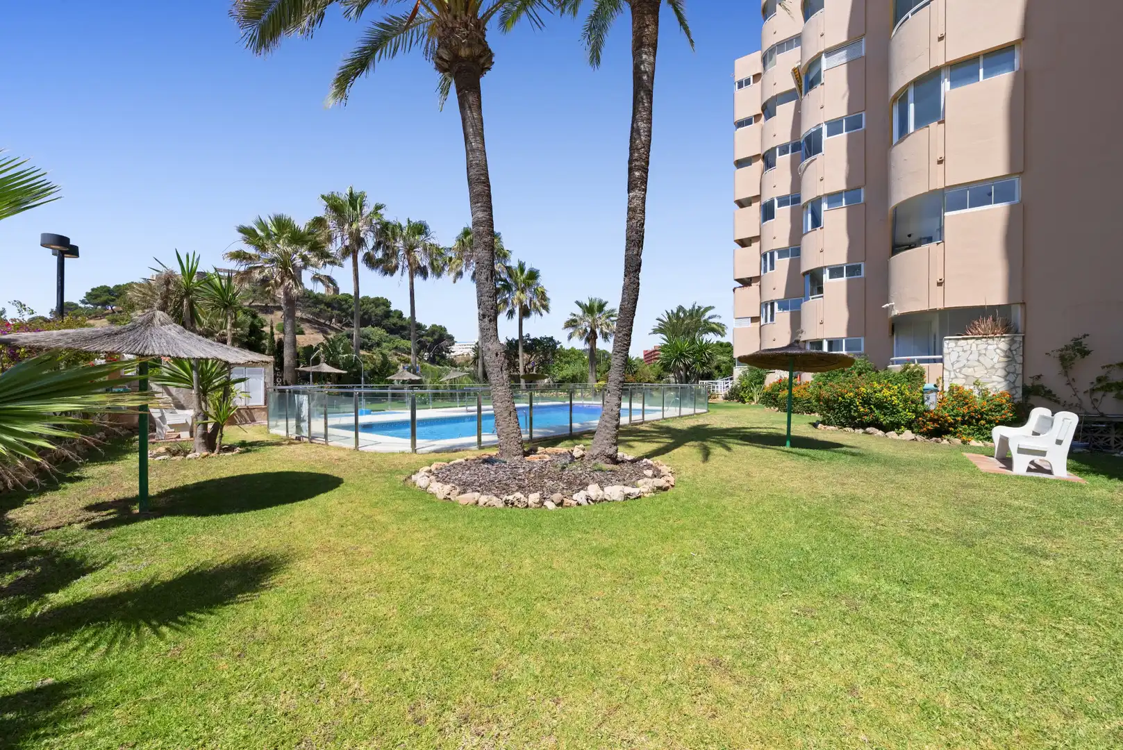 Vista exterior de Planta baixa en venda en Fuengirola amb Aire condicionat, Terrassa i Piscina