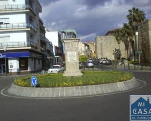 Vista exterior de Casa adosada en venda en Mérida