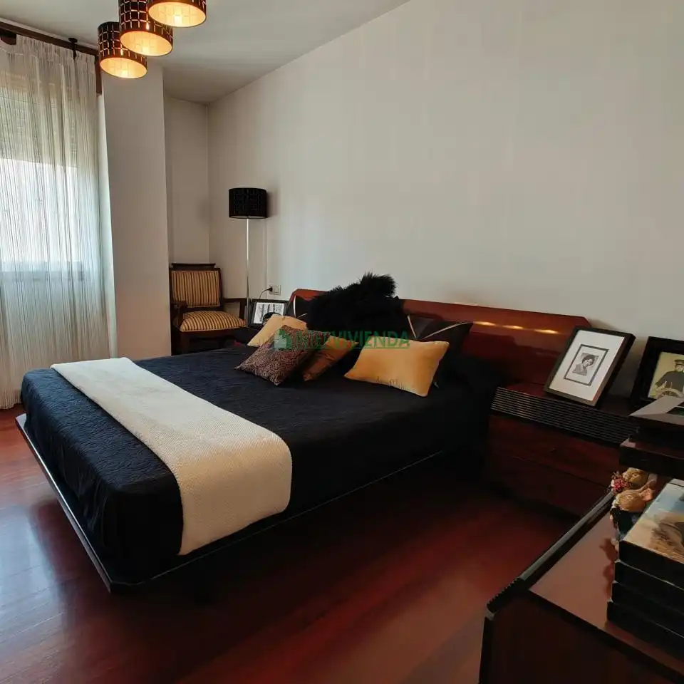 Habitación de Casa adosada en venta en Vigo  con Calefacción, Terraza y Trastero