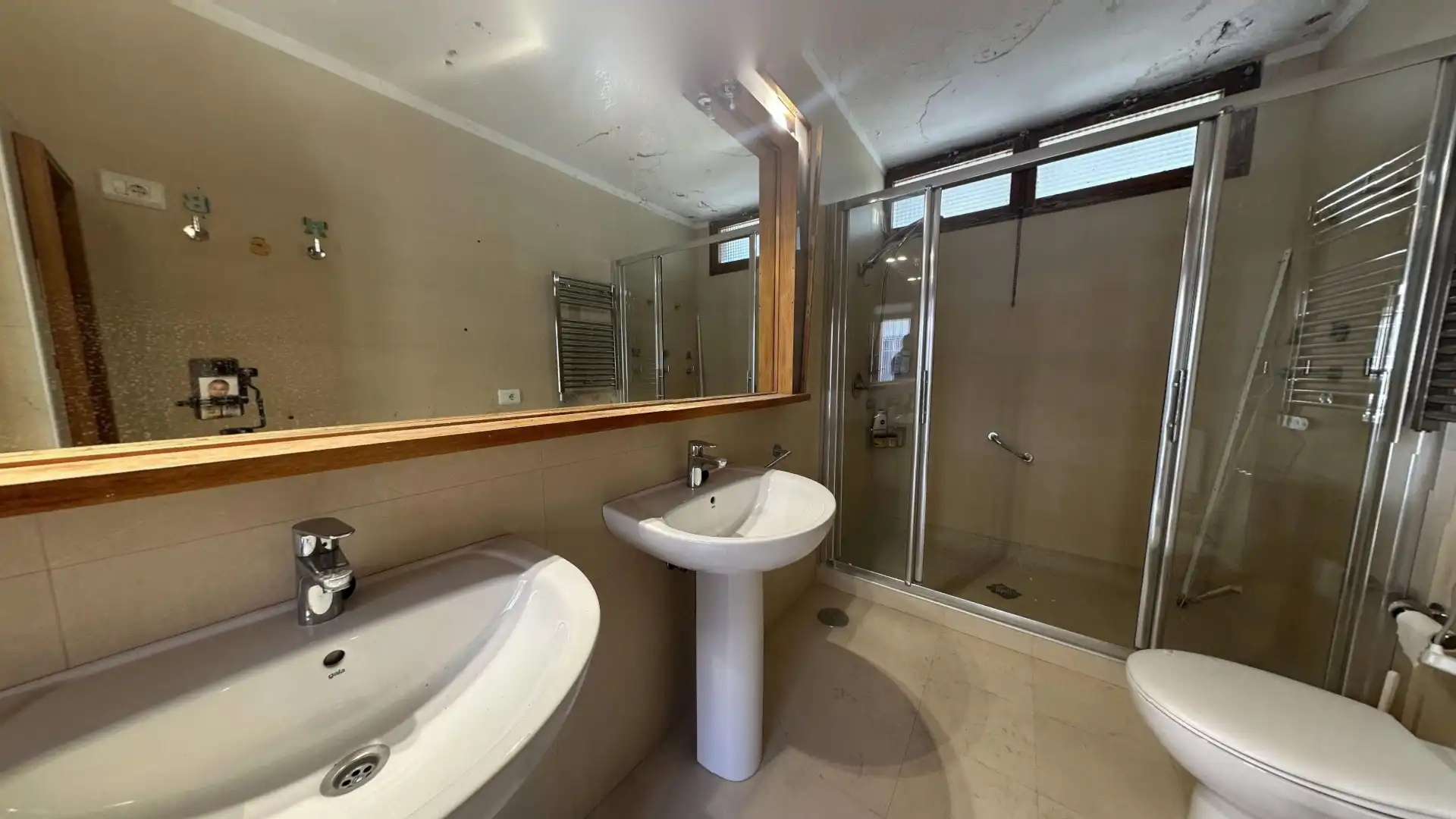 Bany de Casa o xalet en venda en Alicante / Alacant amb Jardí privat, Terrassa i Piscina