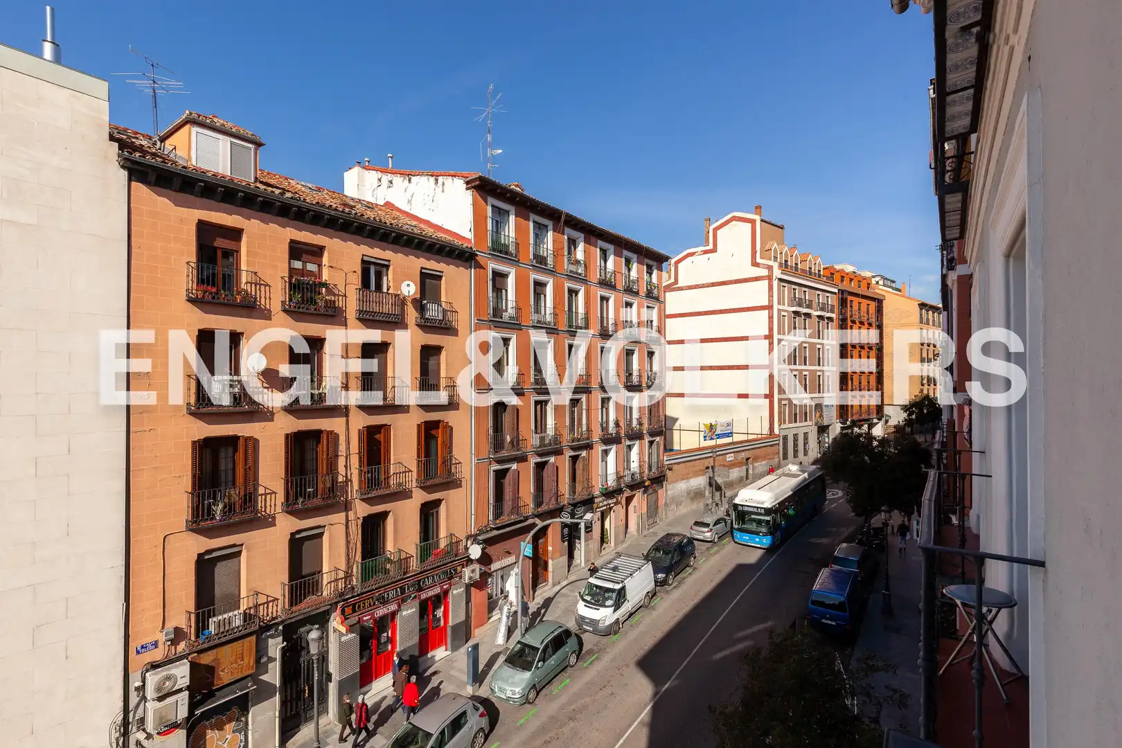 Vista exterior de Piso de alquiler en Madrid con Aire acondicionado, Calefacción y Balcón
