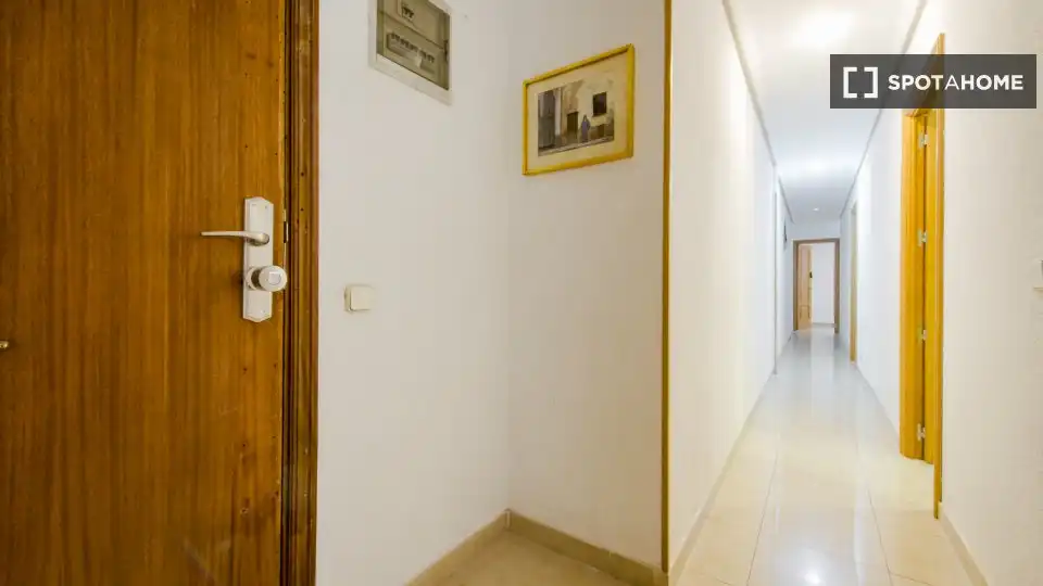 Flat for rent in Madrid  with Air Conditioner, Heating and Furnished
