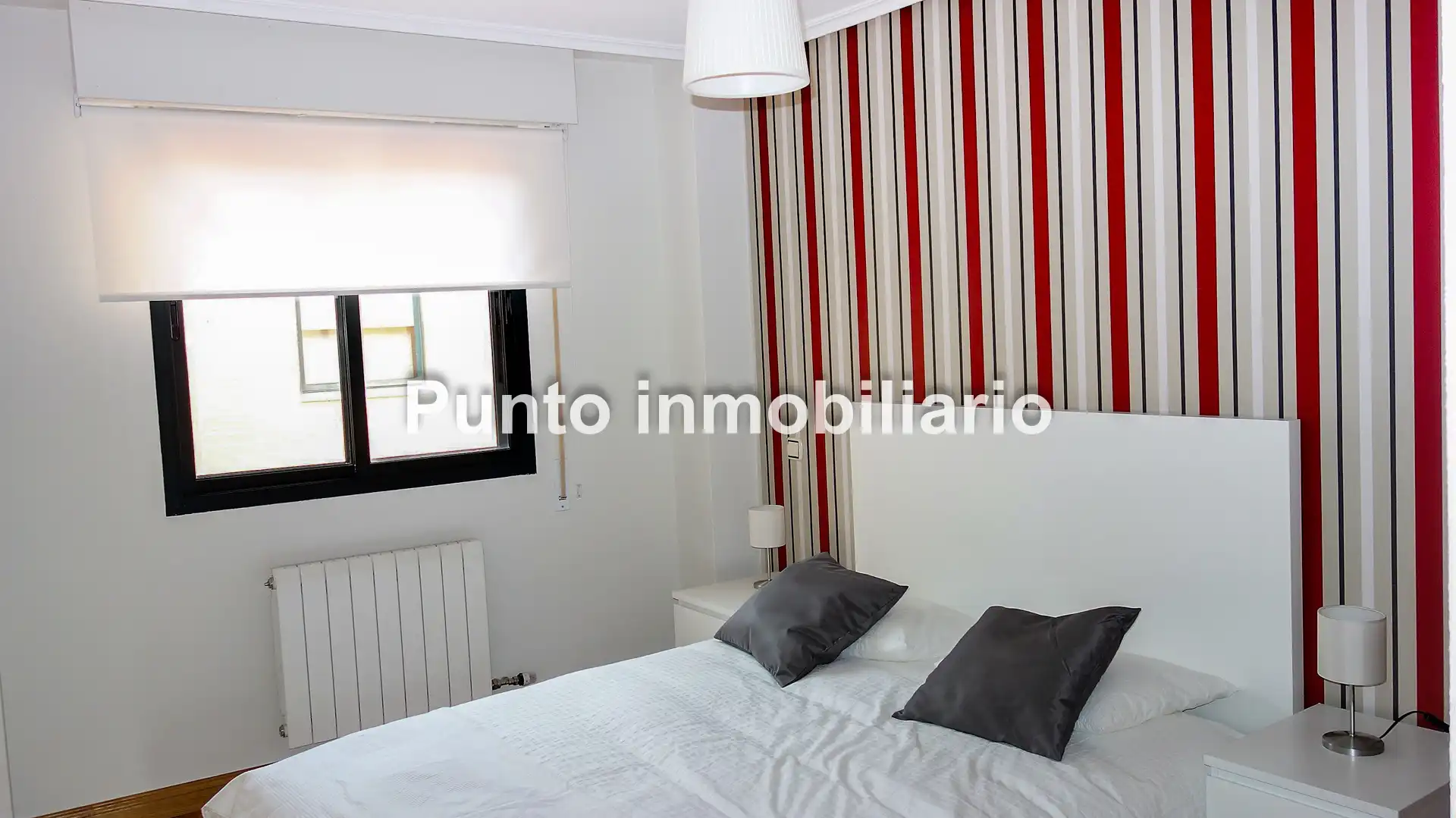Schlafzimmer von Dachboden zur Miete in Valladolid mit Klimaanlage, Heizung und Parkett