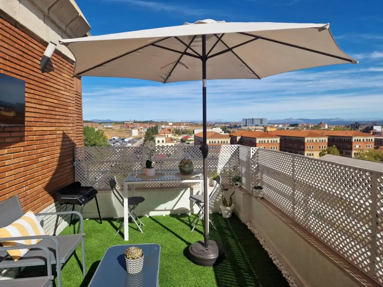 Terrasse von Dachboden zum Verkauf in León Capital  mit Heizung, Parkett und Terrasse