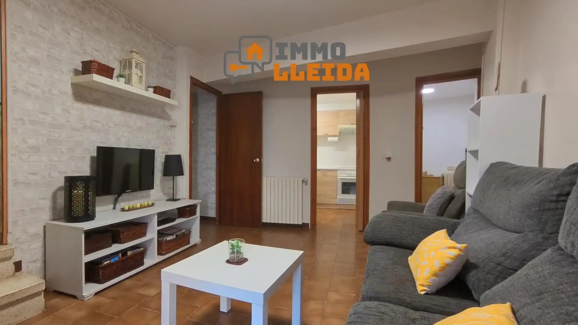 Sala d'estar de Casa adosada en venda en Artesa de Segre amb Calefacció, Moblat i Balcó