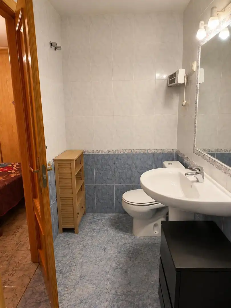 Badezimmer von Wohnung zum Verkauf in Candeleda mit Klimaanlage