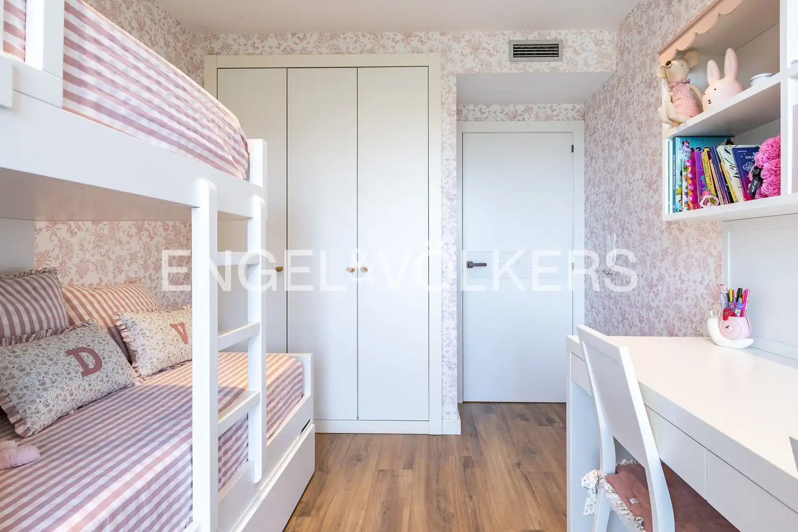Bedroom of Flat for sale in Sant Adrià de Besòs  with Air Conditioner, Heating and Parquet flooring