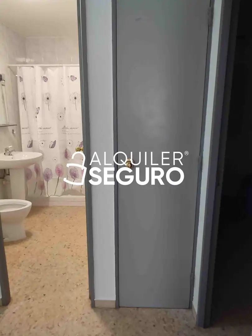 Bedroom of Flat for rent in Zaragoza  with Heating, Terrace and Storage room