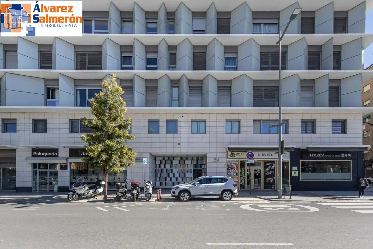 Vista exterior de Pis en venda en Granada amb Aire condicionat i Calefacció