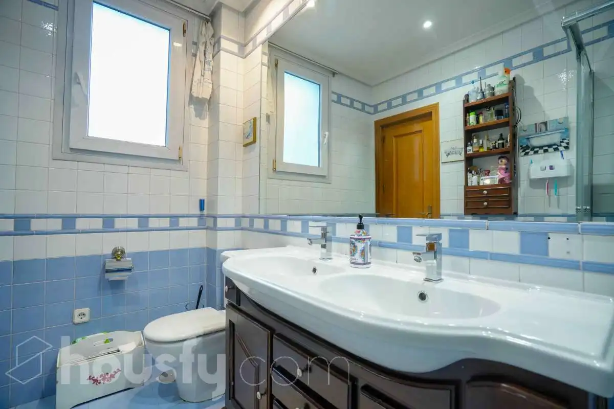 Baño de Ático en venta en Madrid con Aire acondicionado, Calefacción y Parquet