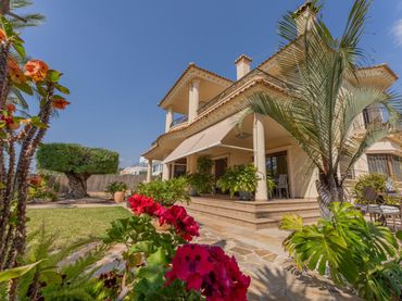 Villa con piscina in vendita a Peña de las Águilas