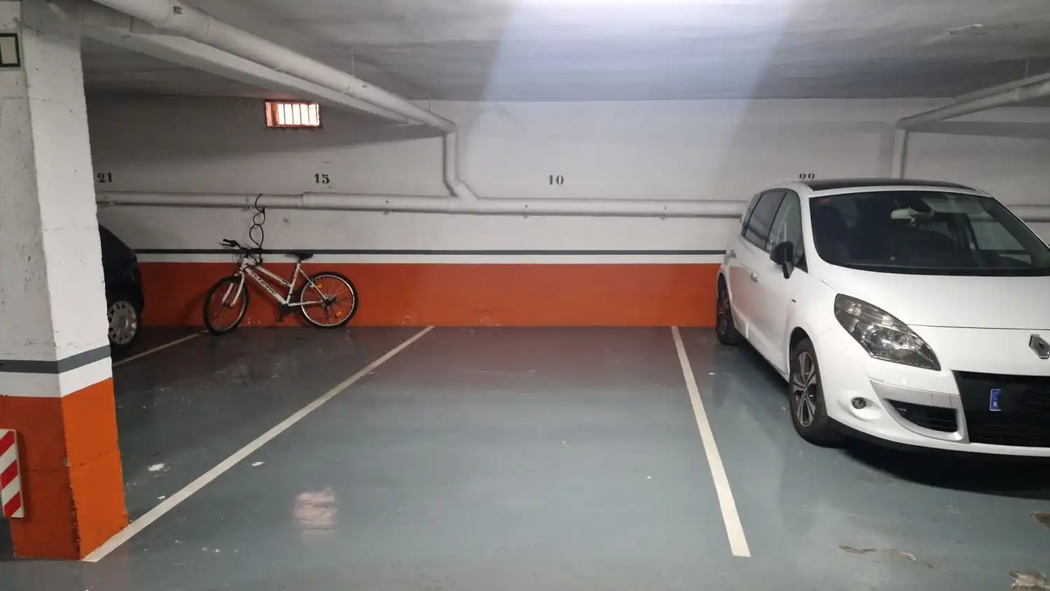 Parkplatz von Wohnung zum Verkauf in León Capital  mit Heizung, Parkett und Terrasse